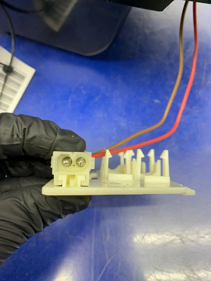 BMW 540i G30 2017-2022 OEM consola central tapa con almacenamiento y USB *luz sangría* Foto 2 de 4