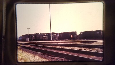 XTU15 35MM Train Slide ENGINE LOCOMOTIVE RR CR MULTIPLE CONRAIL YARD 1979