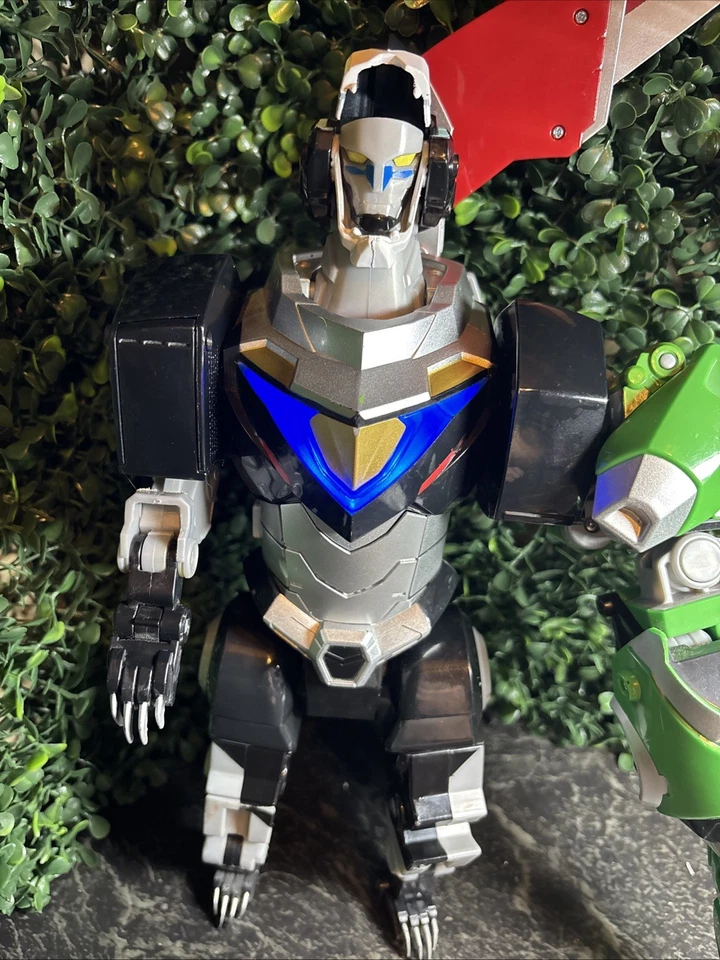 2017 Netflix VOLTRON LEGENDARY DEFENDER 18” Talking Action Figure By Playmates - Image 2 of 4