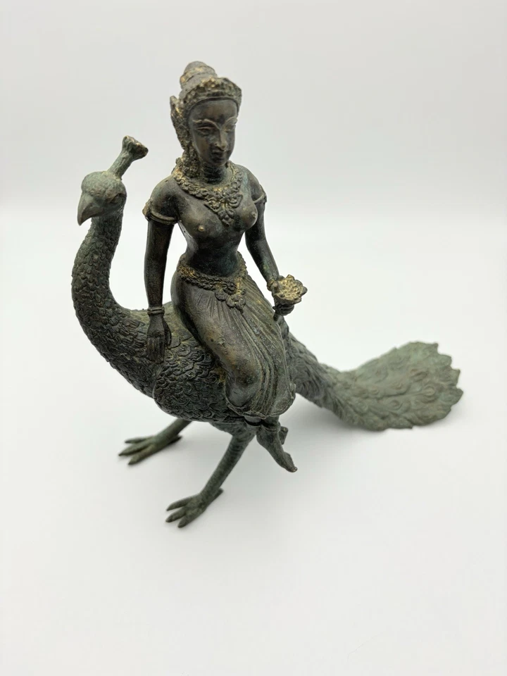 Figura de mujer de bronce sobre pavo real de Asia, Tailandia con hermosa pátina única Foto 2 de 4