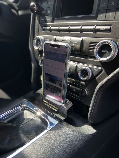 iPhone docking station for Ford Mustang S550 2015-2017 2018-2022 iPhone docking station for Ford Mustang S550 2015-2017 2018-2022