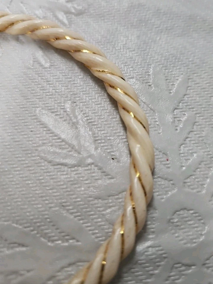 Antiga pulseira de ouro amarelo 14KT incrustada creme corrugado torção  - Imagem 3 de 4
