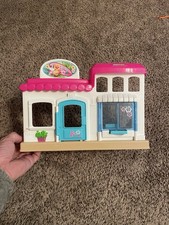 FISHER PRICE LITTLE PEOPLE TIME FOR A TREAT ICE CREAM SHOP