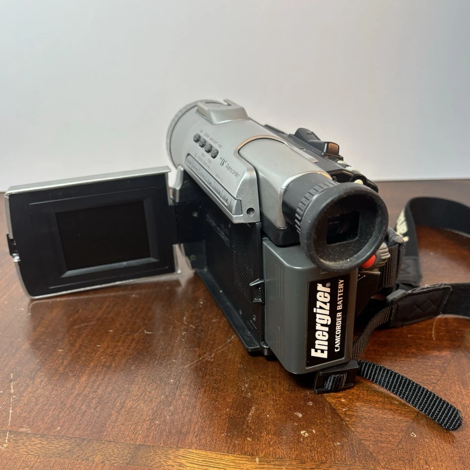 Panasonic Mini DV Handheld Camcorder PV-DV51/PV-DV101, Battery Charger & Case - Image 4 of 4