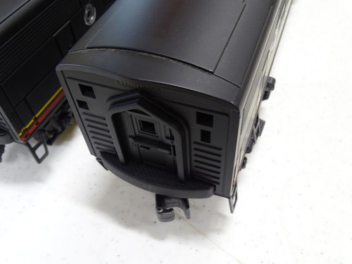 Williams Santa Fe 20196 F-3 A-A Powered Locomotive Set / FedEx FS - Picture 11 of 23