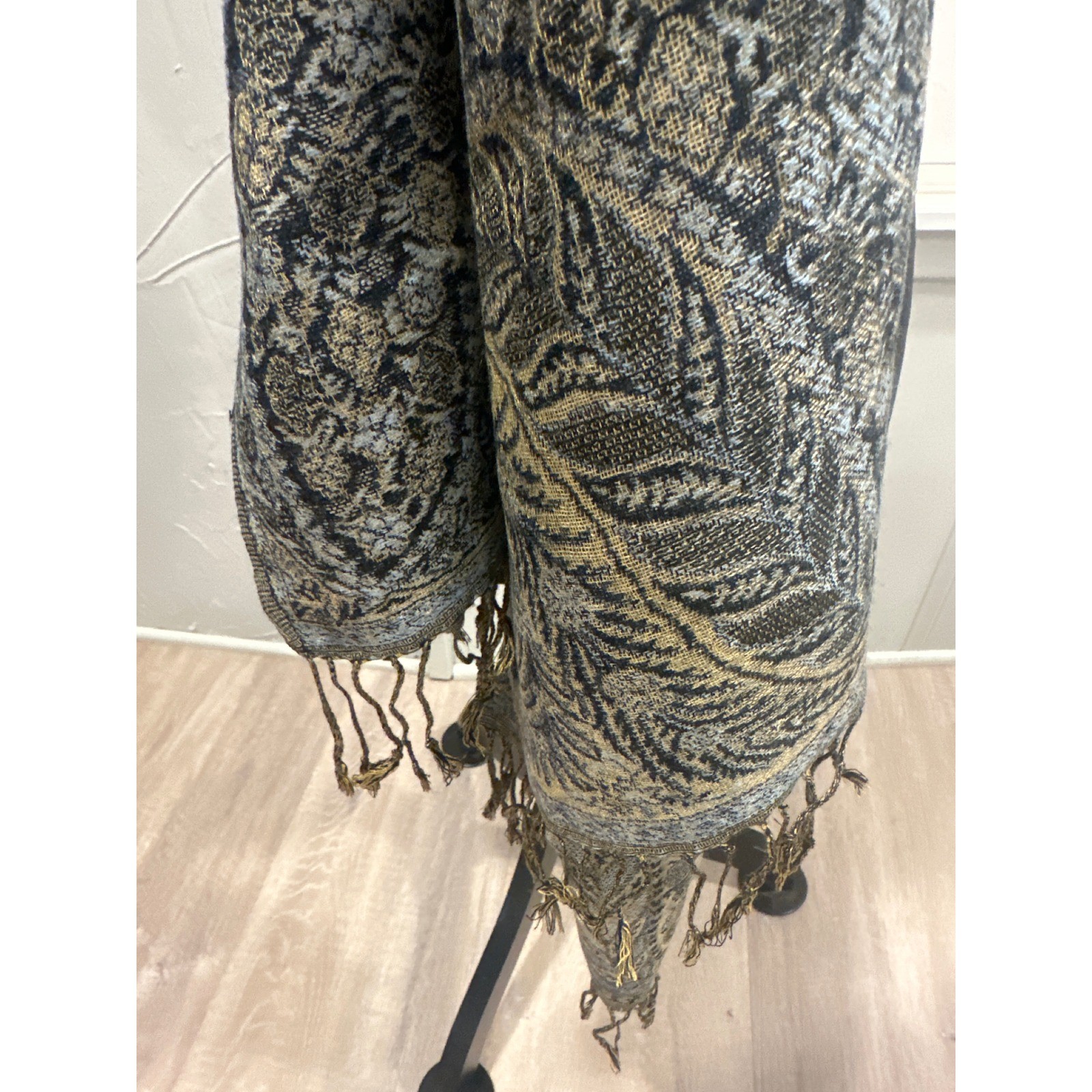 Luxurious Pashmina Silk Blend Scarf Gold Blue Paisley Tassel Fringe 26x72 winter