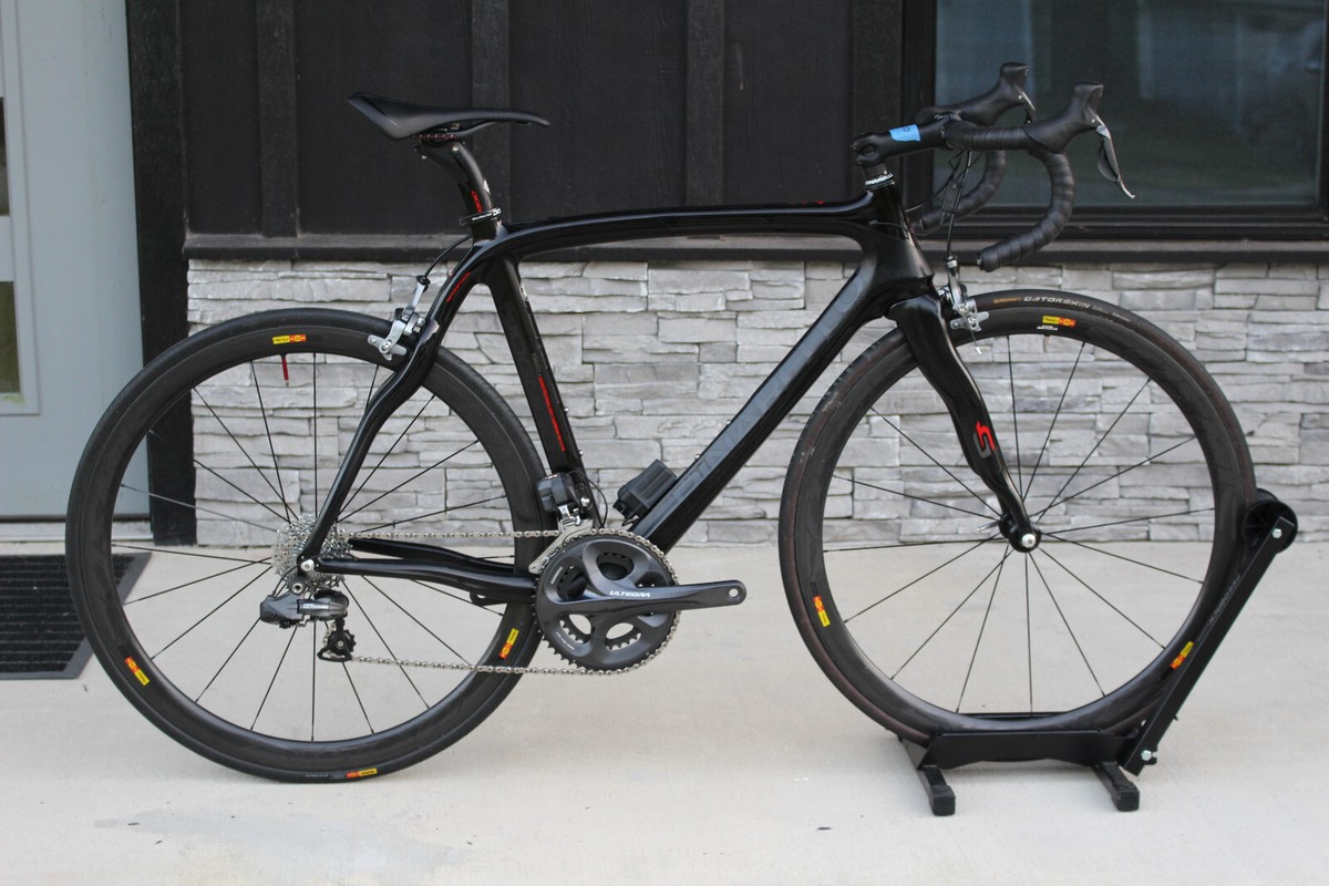 54 cm - 2012 Pinarello Dogma 60.1- Race Carbon Wheels - Di2