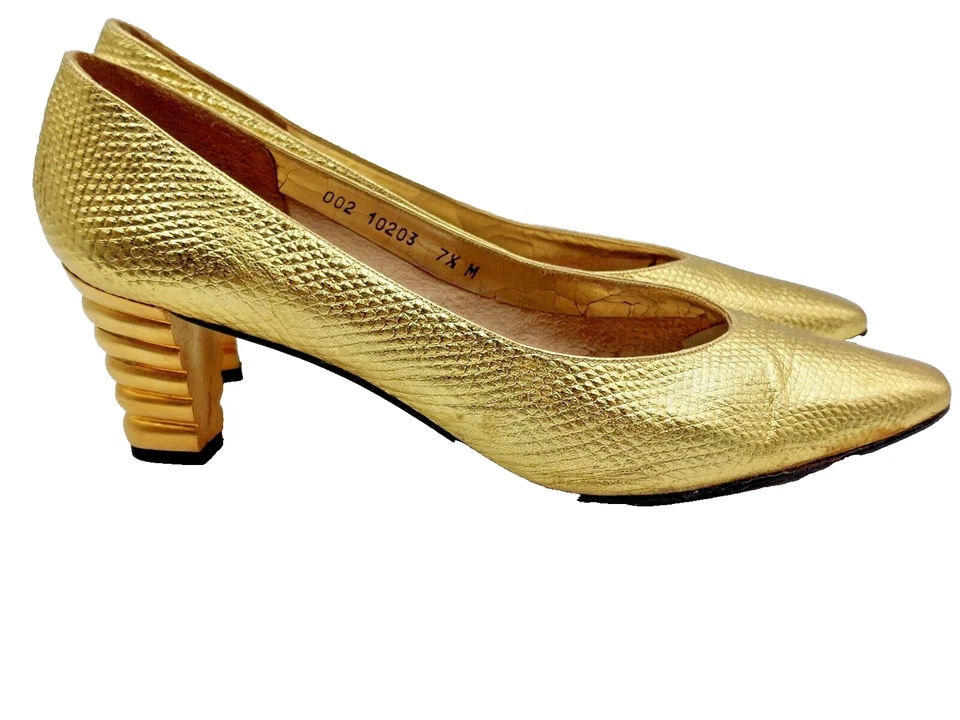 De colección. Zapatos de salón Timothy Hitsman de la década de 1980 con tacón acanalado de 2" Foto 3 de 4