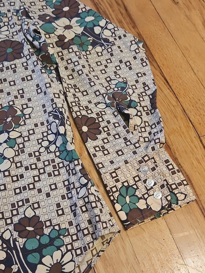 Vintage Mens Wear 1970s Psychedelic Flower Power Floral Button Up Shirt  - Image 4 of 4