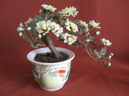 Unikat Vintage Jade Bonsai Glas Chrysanthemen Blätter und Knospen im Porzellantopf