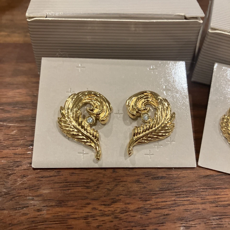 批量 2 件 复古雅芳珍贵羽毛穿孔耳环 1990 全新带盒 羽毛 — 第 3/4 张图片