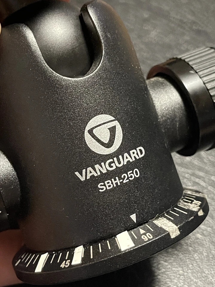 Cabezal de bola de aleación de magnesio Vanguard SBH-250 para patas de trípode de tornillo de 3/8" o 1/4"-20 Foto 2 de 4