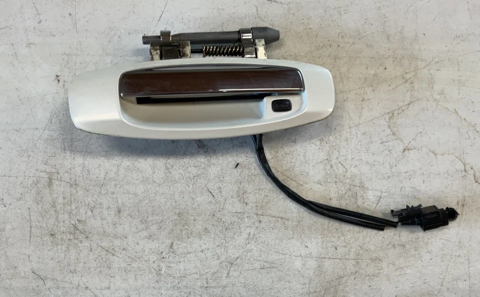 Infiniti G35 2005 sedán pasajero delantero derecho manija de puerta exterior OEM blanco Foto 2 de 3