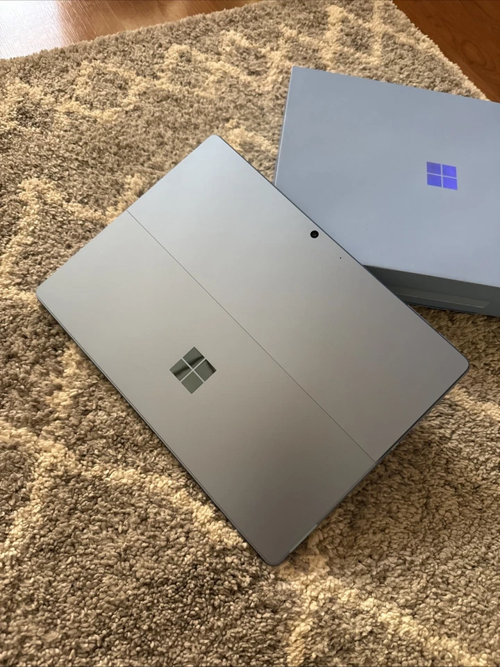 Microsoft Surface Pro 11-го поколения, сенсорный, 13 дюймов, Snapdragon X Plus, 16 Гб, твердотельный накопитель 512 Гб, синий - Изображение 2 из 4