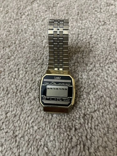 Vintage 1982 Timex K Cell Men’s 38m Digital LCD Watch Alarm Chrono Gold Bracelet