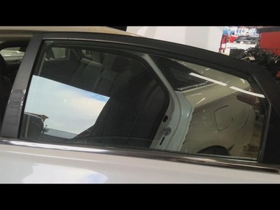(LOCAL PICKUP ONLY) Driver Rear Door Glass Solar VIN C 5th Digit Hybrid Fits 11-