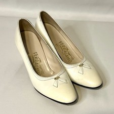 SALVATORE FERRAGAMO Bone Ivory Heels Leather Bow Gold Pump Shoes US W Size 5.5 B
