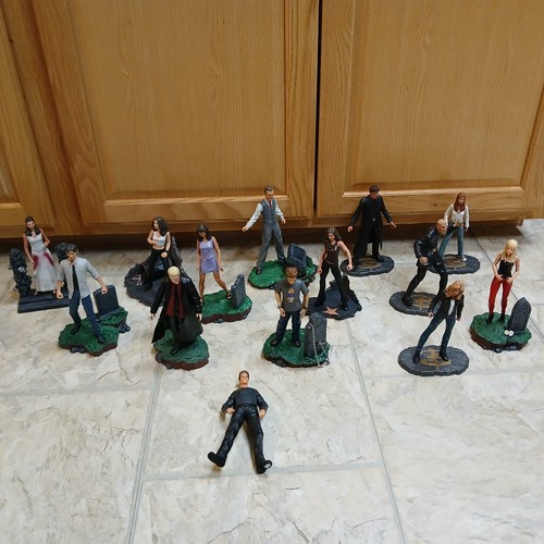 14 Buffy The Vampire Slayer & Angel Action Figures Lot 