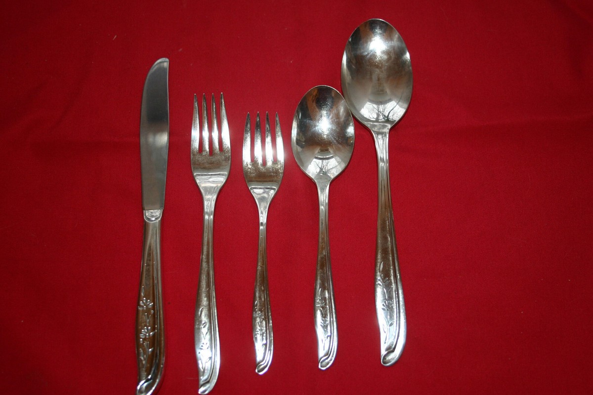 Supreme Silver Plate INTERNATIONAL SILVER PETAL LANE Pattern