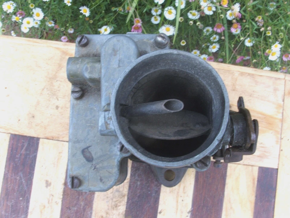 # VINTAGE CARTER CARBURETTOR--USA  GARAGENALIA MANCAVE DISPLAY # - image 3 of 4