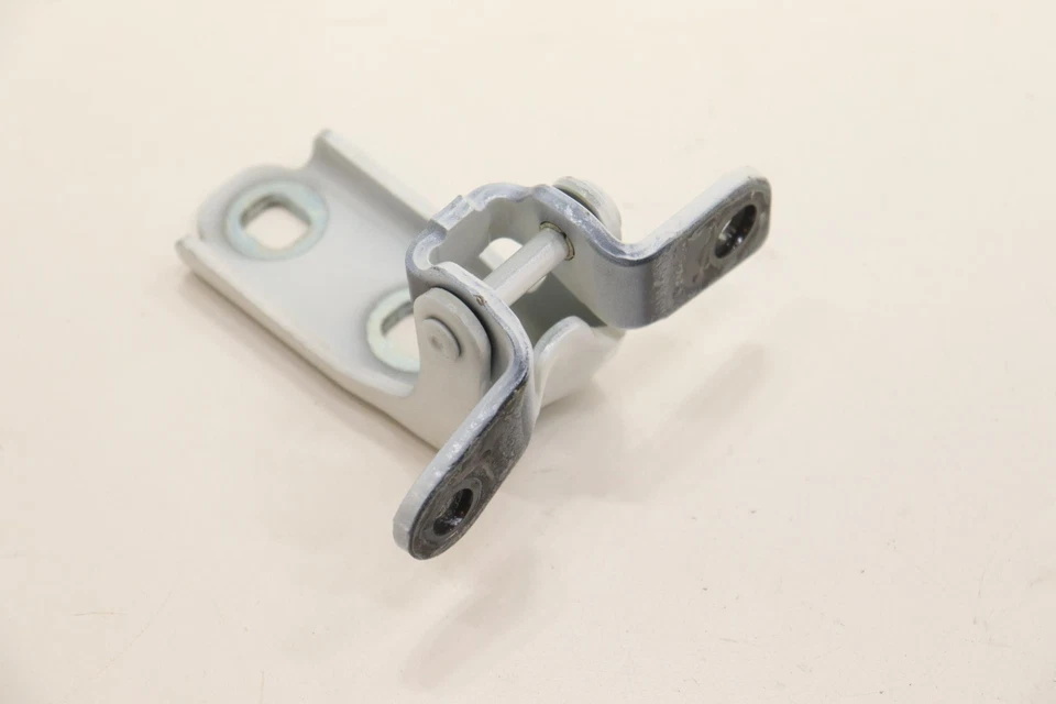 2020 - 2025 CADILLAC CT5 FRONT LEFT SIDE DOOR HINGE UPPER & LOWER OEM WHITE_G1W - Image 4 of 4