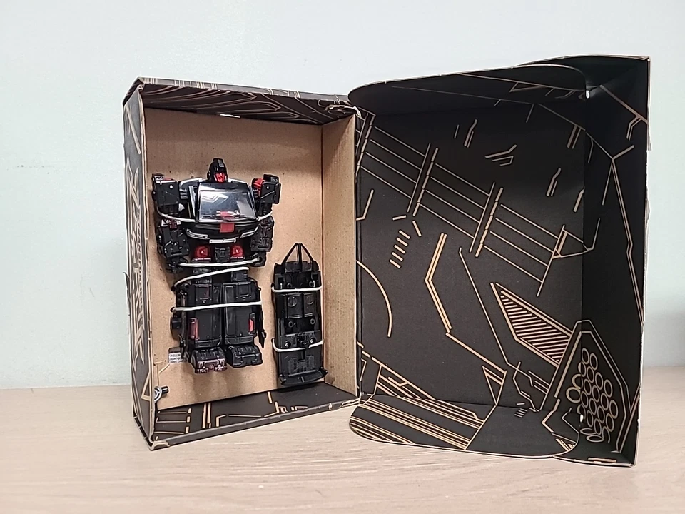 Figura de acción DK-2 Guard Transformers Generations Selects Legacy Deluxe Class Foto 4 de 4