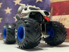 SPIN MASTER MONSTER JAM MONSTER MUTT HUSKY, BLUE WHEELS, 1:64, NICE