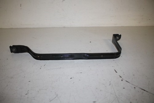 Fuel tank mounting bracket