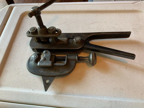 VINTAGE 2-PC RIDGID TUBING CUTTER AND PAPCO FLARING TOOL