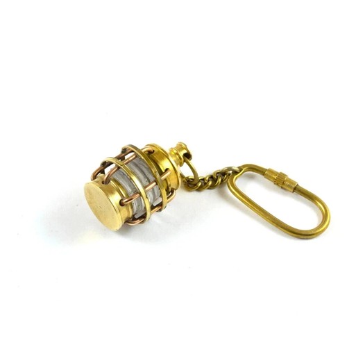 Antiguo llavero mini linterna de aceite náutico vintage de latón - Imagen 2 de 5