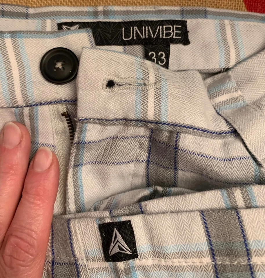 Univibe Men's Plaid Sk8t Shorts White Gray Blue Excellent Used Condition Size 33 - Image 3 of 3