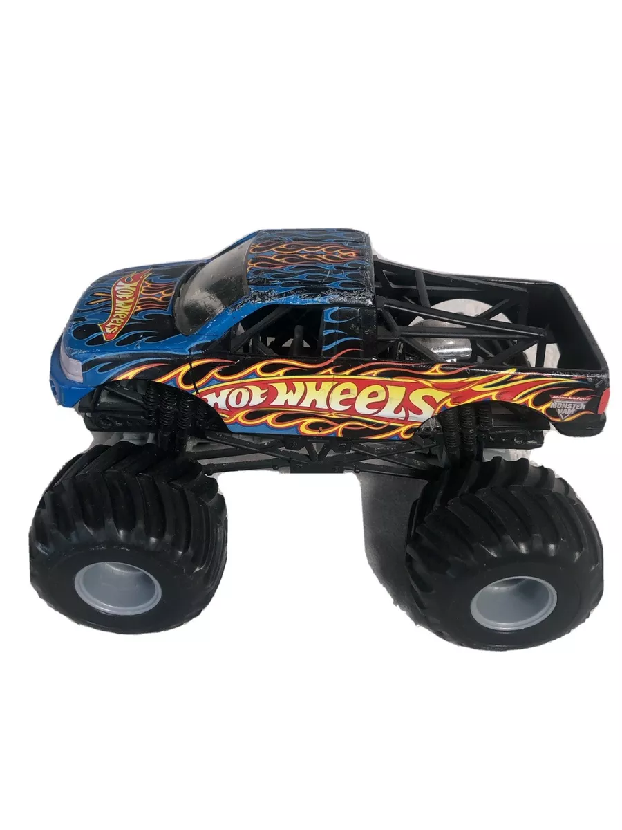 Hot Wheels Monster Trucks Shark Wreak, Oversized 1:24 Scale Die cast