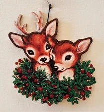 2 DEER REINDEER in PINE WREATH  * Glittered WOOD CHRISTMAS ORNAMENT * Vtg Img