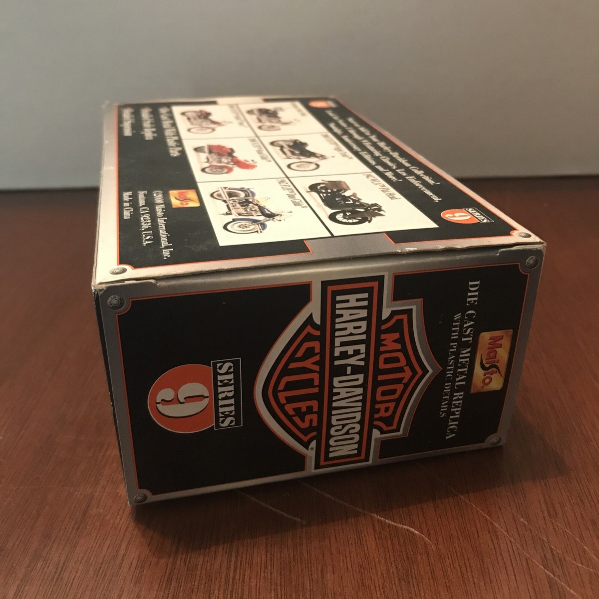 Harley Davidson 1:18 Maisto Series 9 1962 FLH Duo Glide 