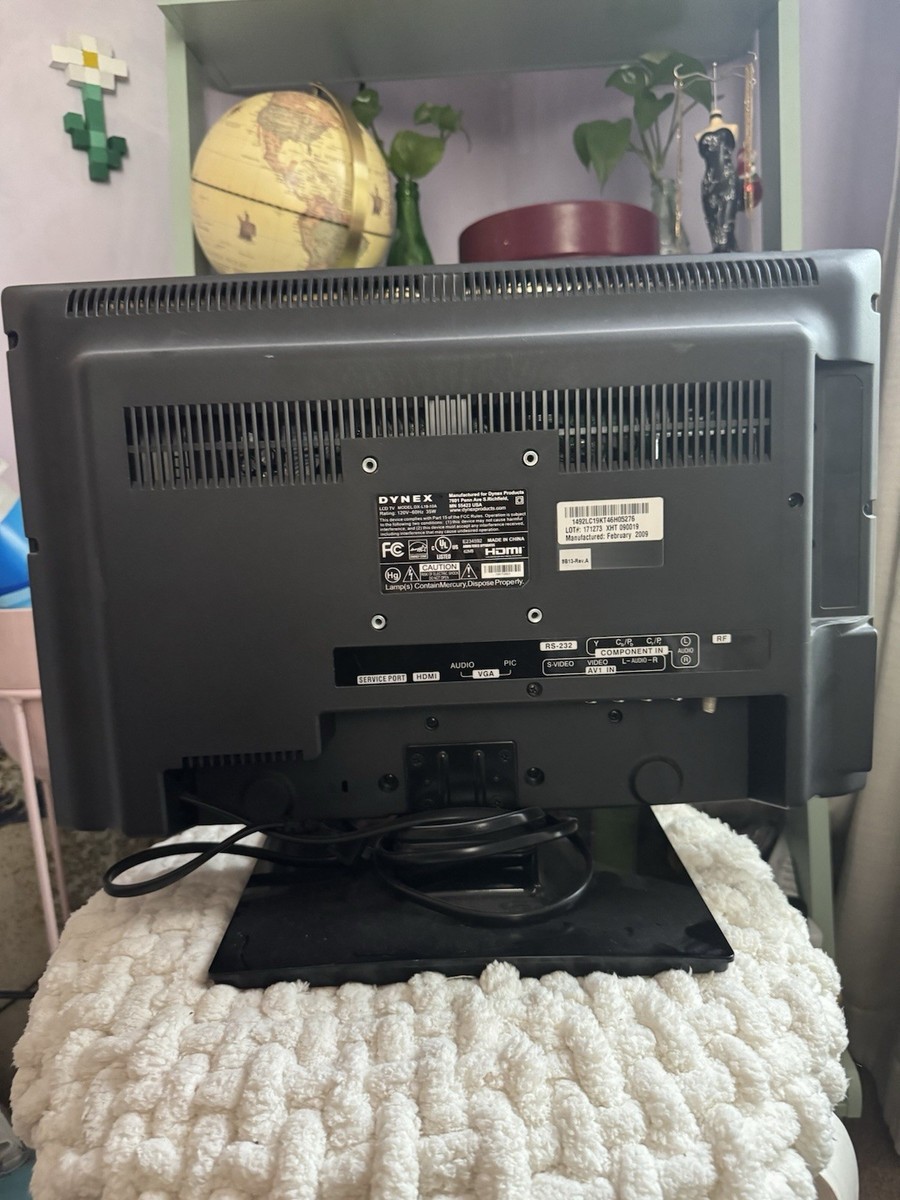 18 inch Small TV for any space. Remote, wires, and instruction
