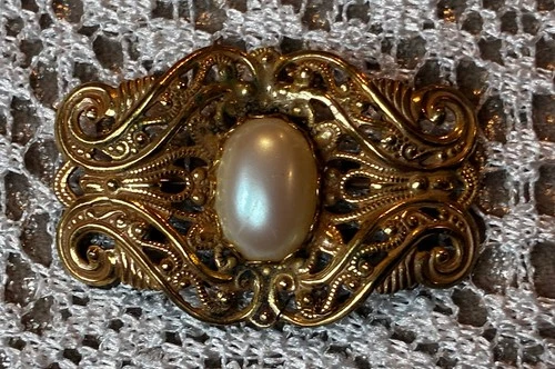 Gorgeous Vintage Miriam Haskell Signed Goldtone Baroque Faux Pearl Brooch