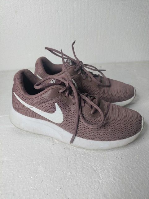 mauve nike tanjun