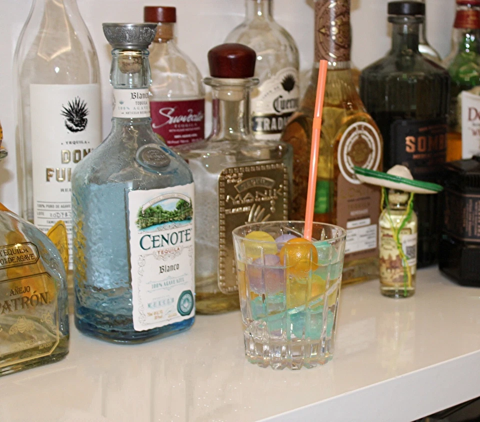 32-Piece Reusable Ice Cube Balls – Non-Diluting Spherical Ice Molds for Drinks - Image 4 of 4