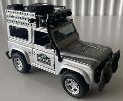 Neuer Ray Land Rover Experience Defender. Maßstab 1:32