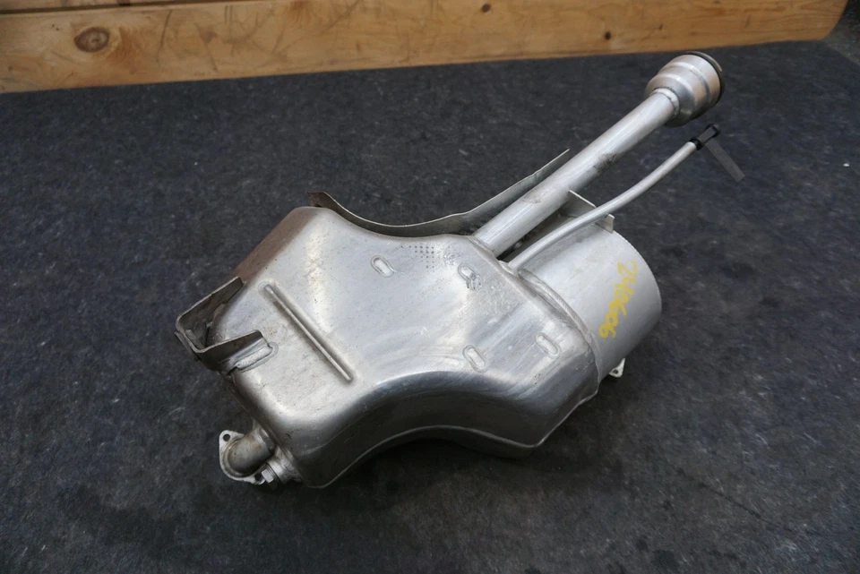 Oil Reservoir Tank Dry Sump Container OEM 420115373C Audi R8 Type 42 2011-15 - Image 3 of 4