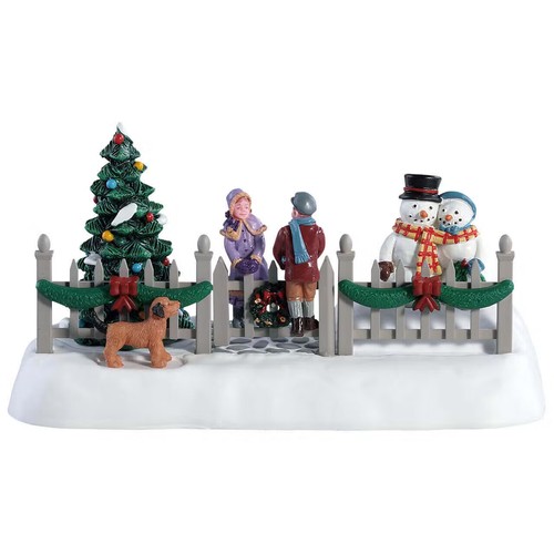 Lemax 2018 Swinging Gate Caddington Village #84351 Gate With Figures Swings Cute - Picture 3 of 3