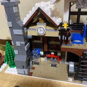 LEGO Creator Expert Winter Toy Shop 10249 In 2015 Used Retired Complete W/Manual