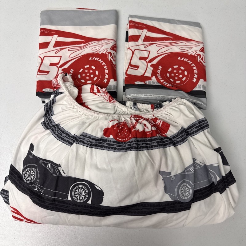 Disney Cars Lightning McQueen Red/black/Gray/White Full Flat Sheet pillow covers