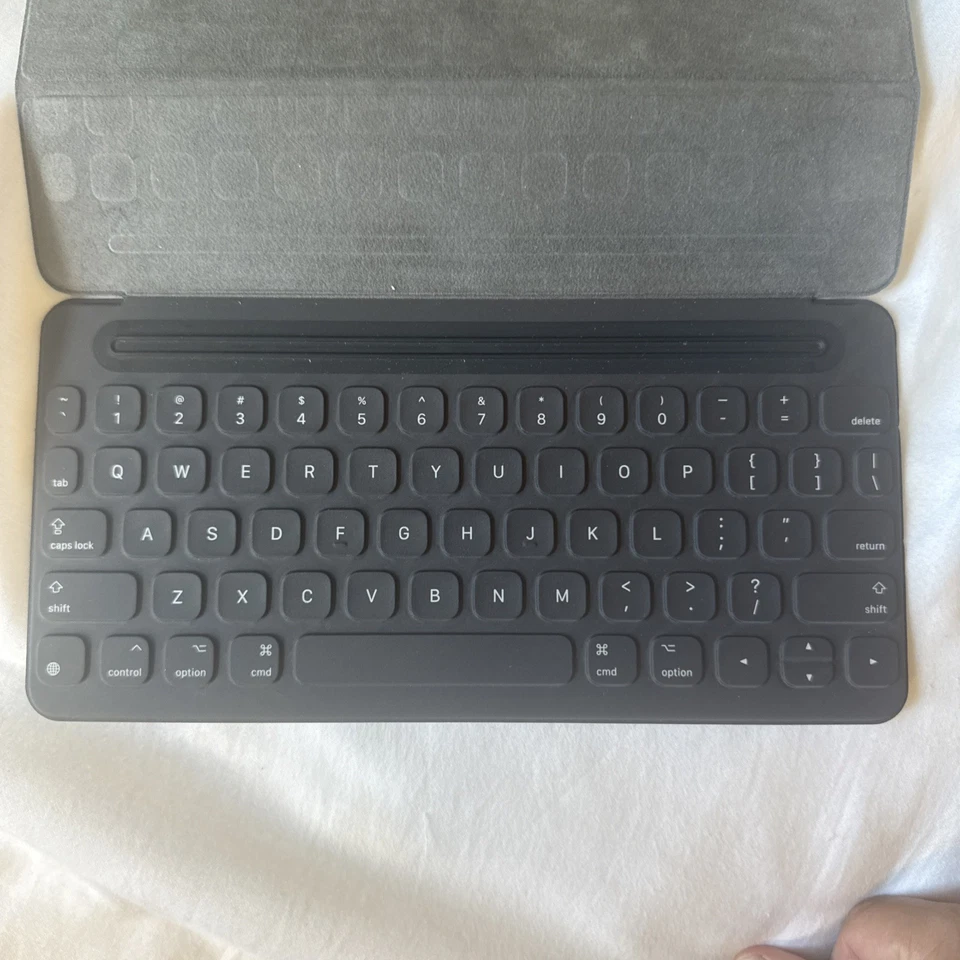 Teclado QWERTY inteligente portátil Apple A1772 folio para Apple iPad Pro Foto 3 de 3