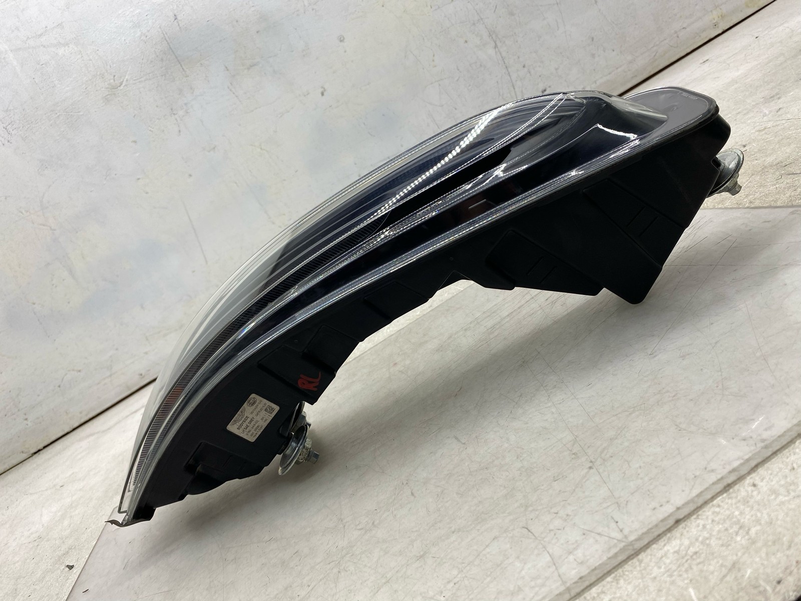 2020-2025 ASTON MARTIN DBX OEM LH LEFT REAR PANEL TAIL LIGHT LAMP MY83-13405-DD