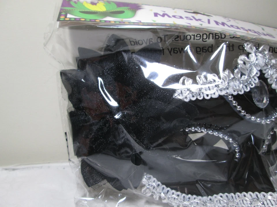 New with Tag - Masquerade Party Mask ( Color : Black ) - Image 2 of 3