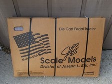 Farmall 806 N.f. Ertl Narrow Front Pedal Tractor Nib New Not-assembled Vinatge