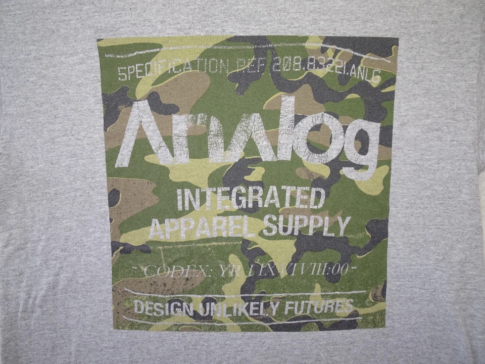 Camiseta Analógica AG Integrada Fornecimento de Vestuário Estampa Camuflagem Cinza Médio Skate Neve - Imagem 2 de 4