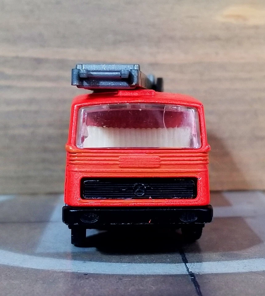 EFSI CAMION POMPIERI MERCEDES ARANCIONE CON SCALA MADE IN HOLLAND 1973 1^ SERIE - Immagine 4 di 4