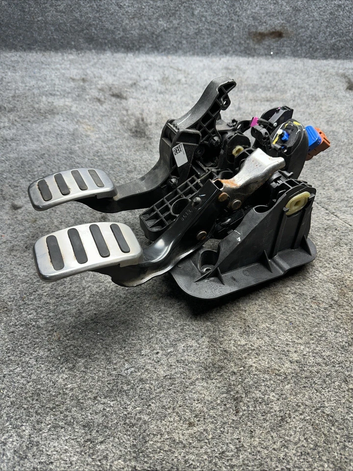 14 15 16 FIAT 500 Abarth MT CLUTCH AND BRAKE PEDAL OEM - Image 4 of 4